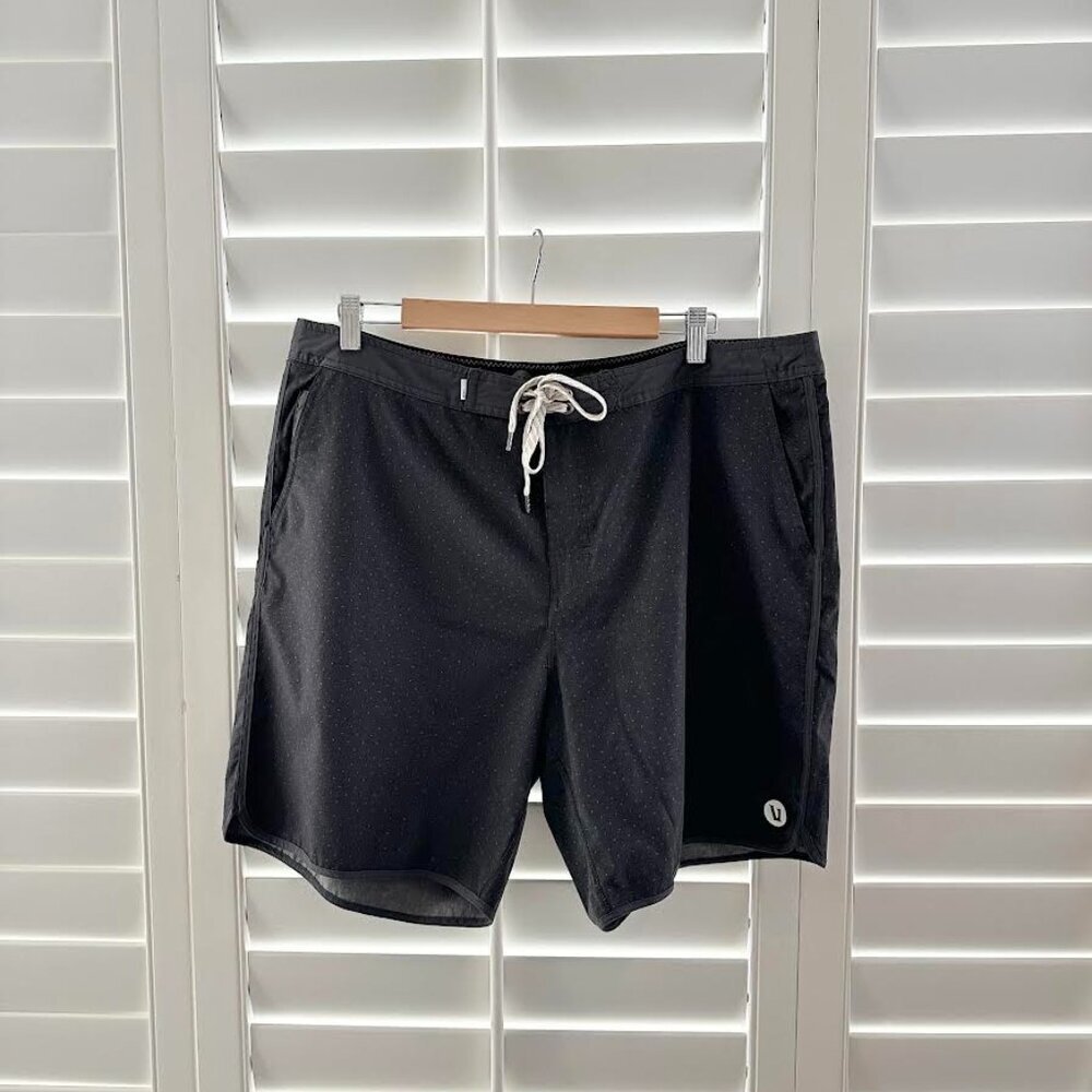 VUORI Cruise Board Short Dark Gray Micro Dot Surf Trunks